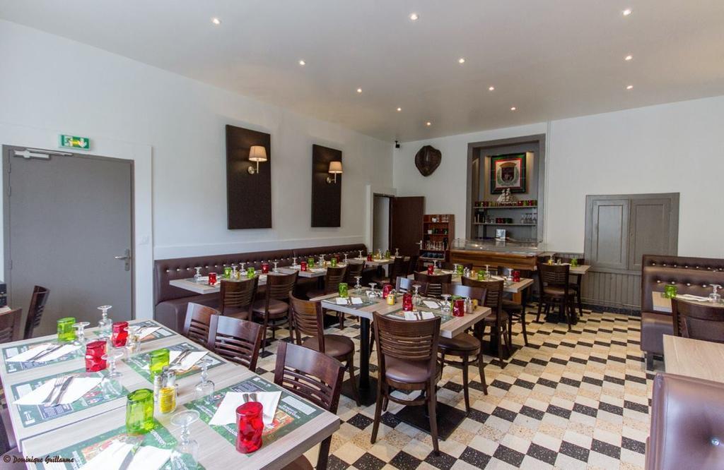 Hotel Restaurant Du Commerce La Gouesnière Buitenkant foto