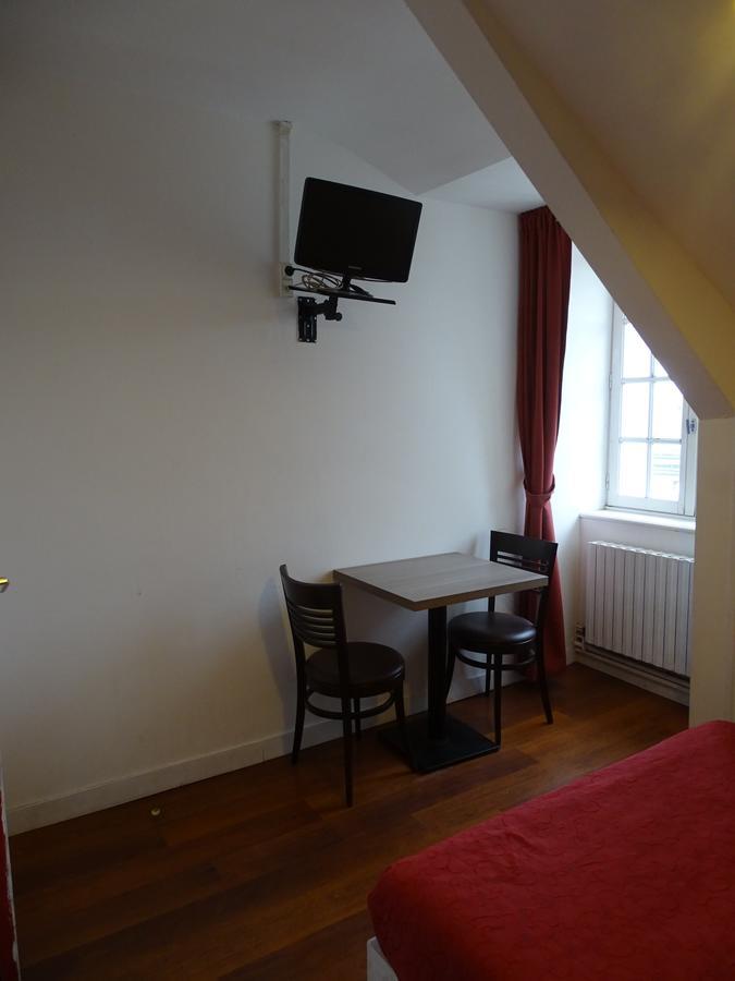 Hotel Restaurant Du Commerce La Gouesnière Buitenkant foto